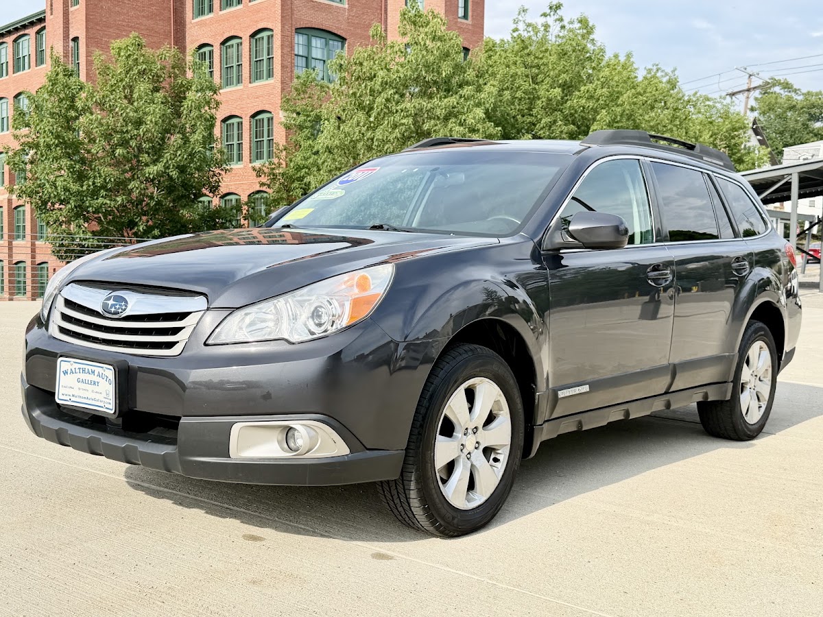 2011 Subaru Outback 2.5i Premium — photo 1