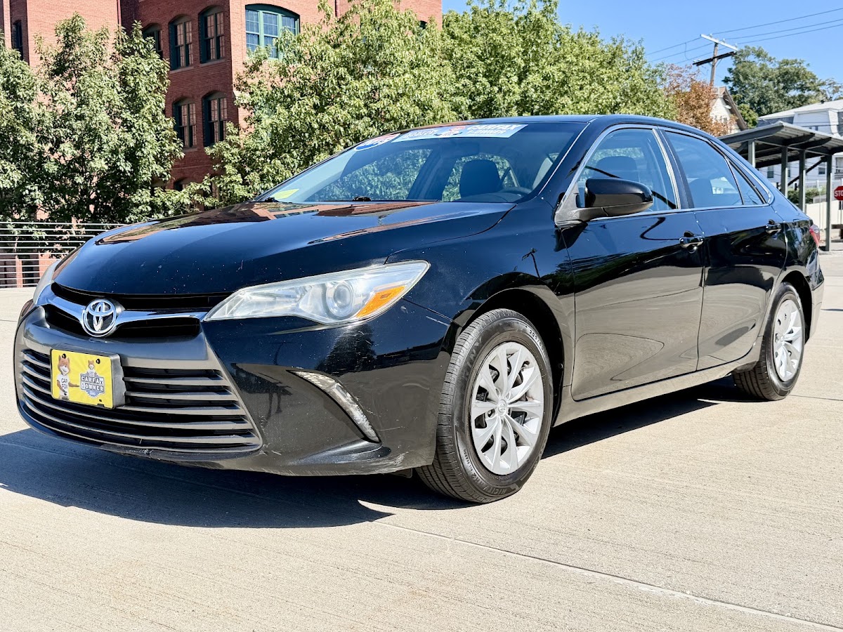 2015 Toyota Camry LE — photo 1